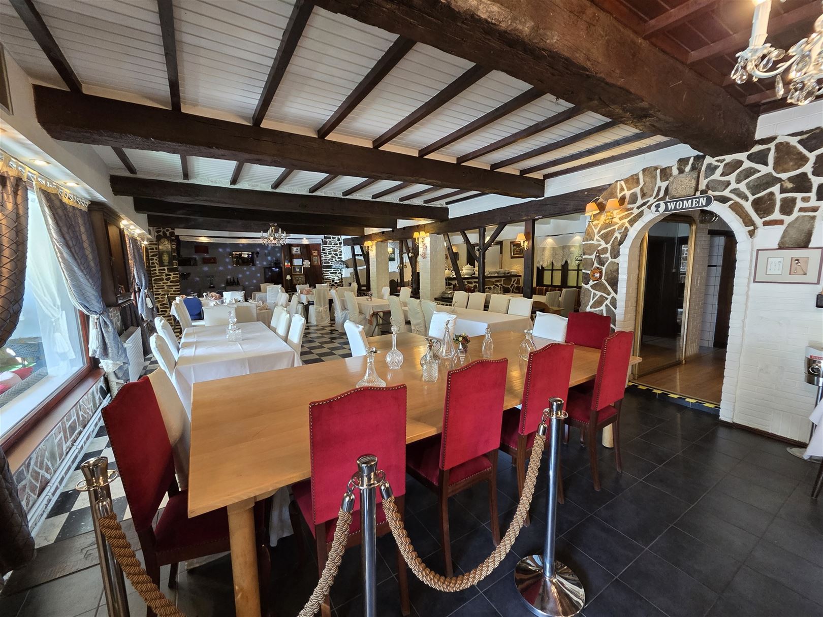 Veelzijdig gebouw: restaurant, hotel en feestzaal te Rebaix foto 4