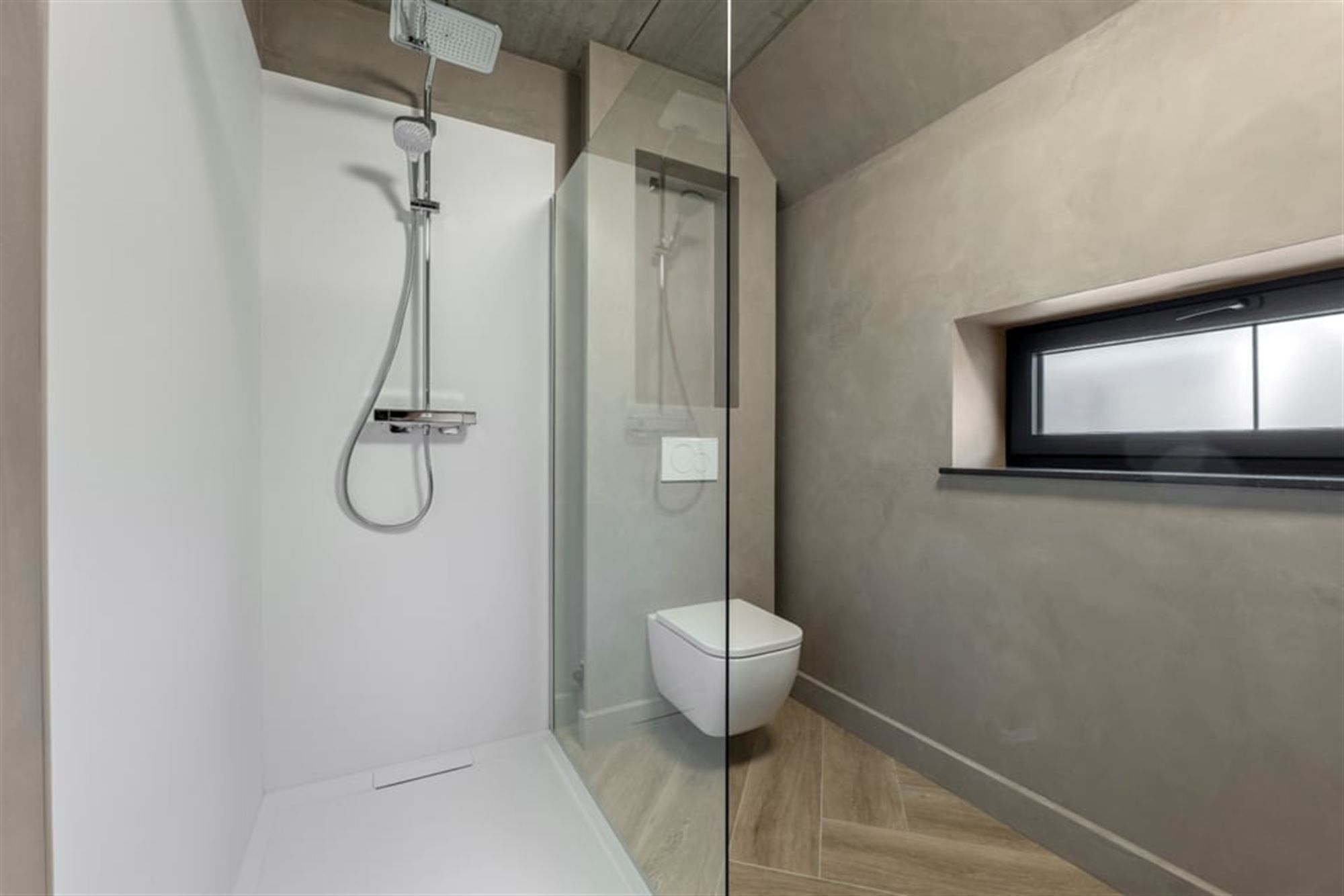 PRACHTIG GERENOVEERD APPARTEMENT MET 2 TERRASSEN TE HUUR MIDDENIN HET CENTRUM VAN SINT-TRUIDEN  foto 13