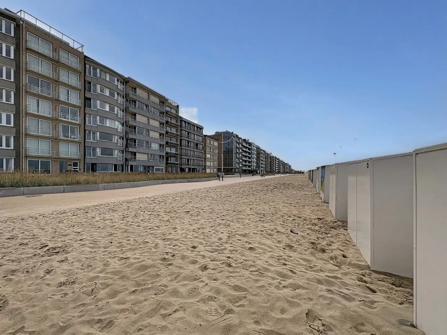 Te koop: instapklaar appartement op de zeedijk in Sint-Idesbald foto 14