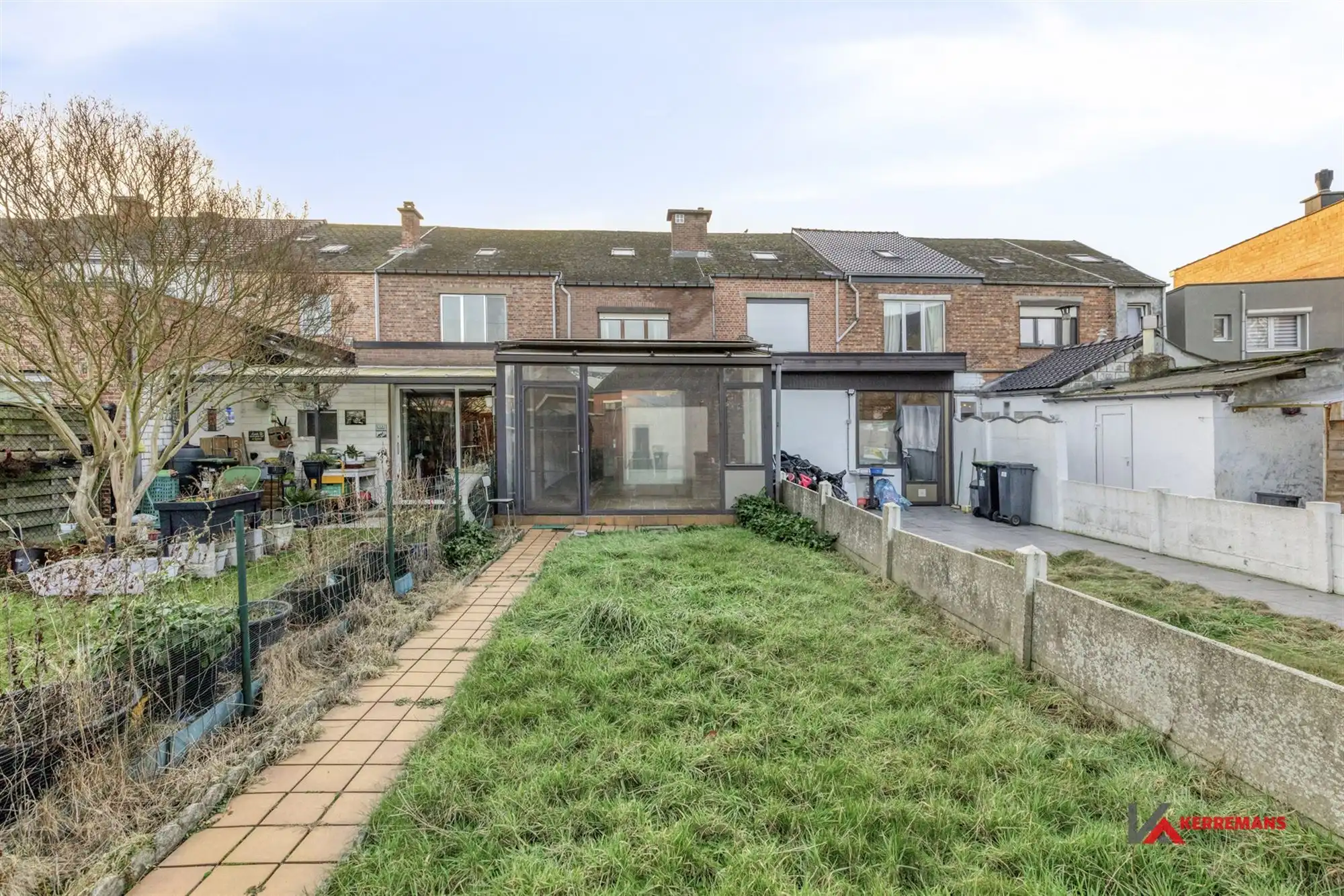 Woning met 2 slaapkamers, tuin en garage.  foto 21