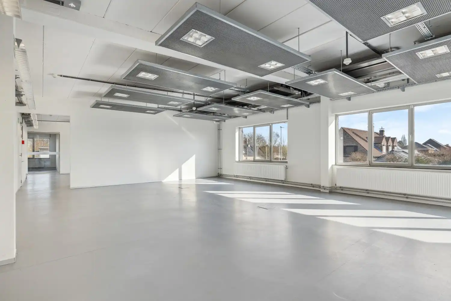 Veelzijdig kantoorgebouw met ruime parking op 2433 m² foto 14