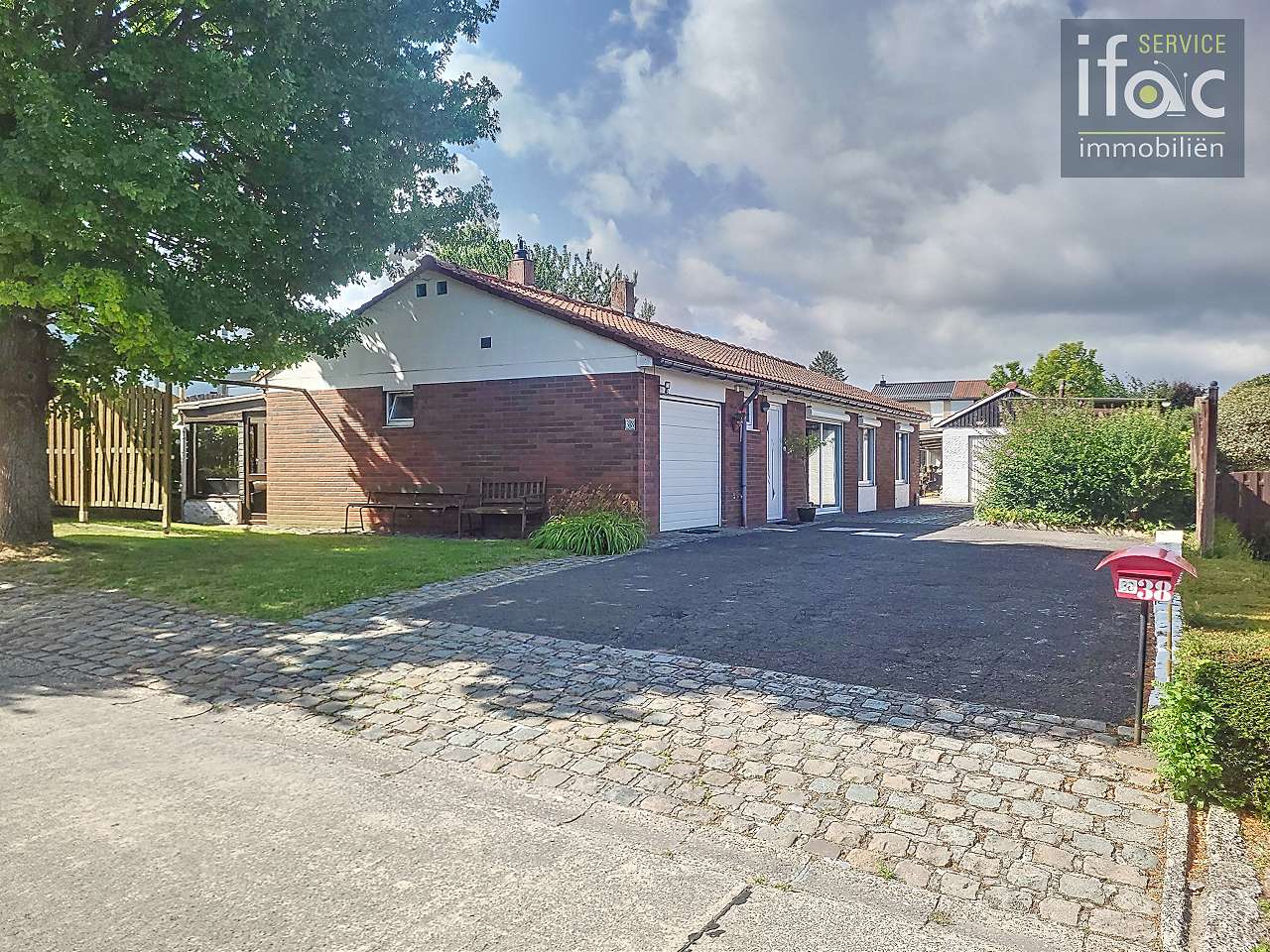Hoofdfoto van de publicatie: Bungalow te koop