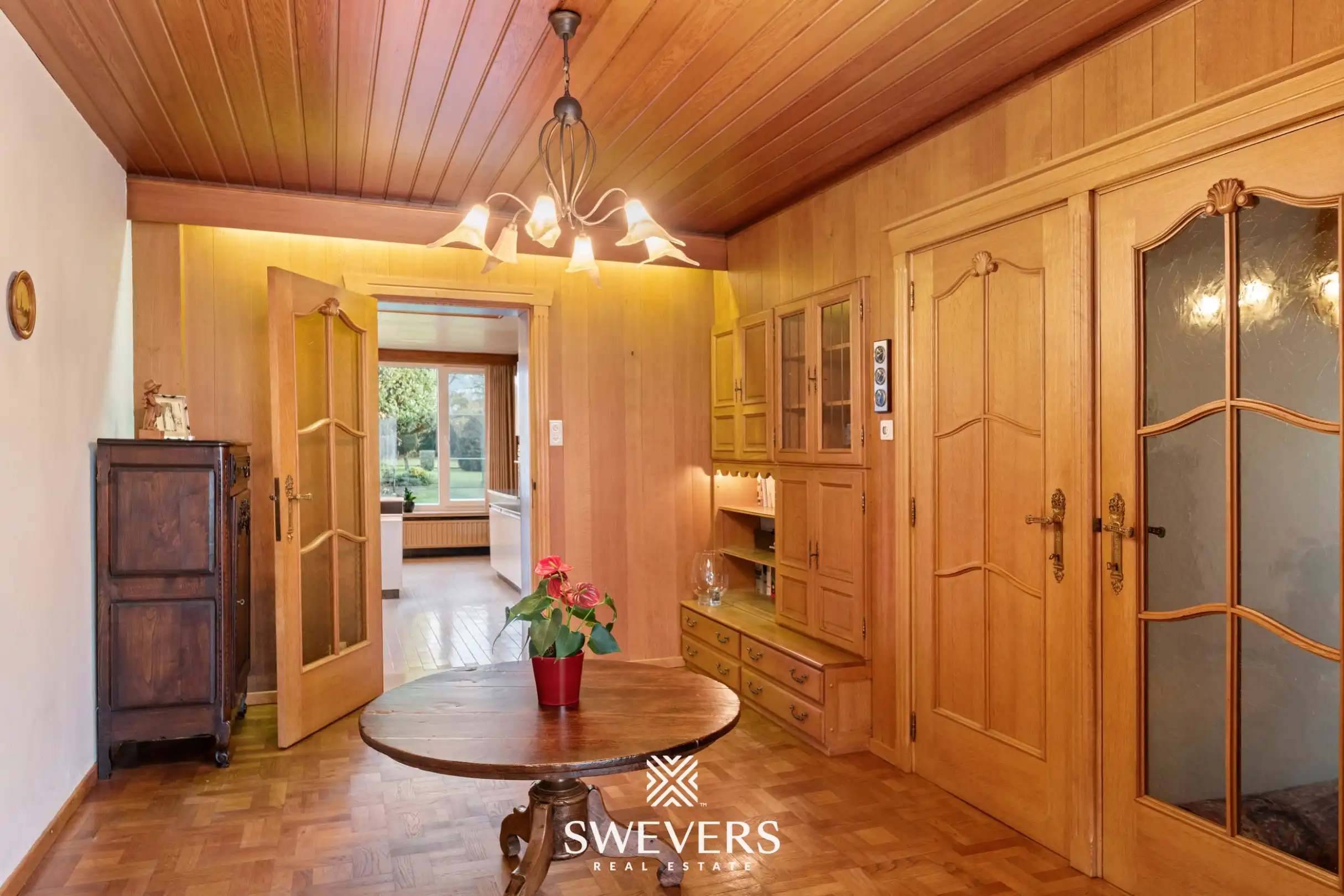 Woning met uitzonderlijk renovatiepotentieel op ruim en groen perceel nabij Zonhoven centrum foto 8