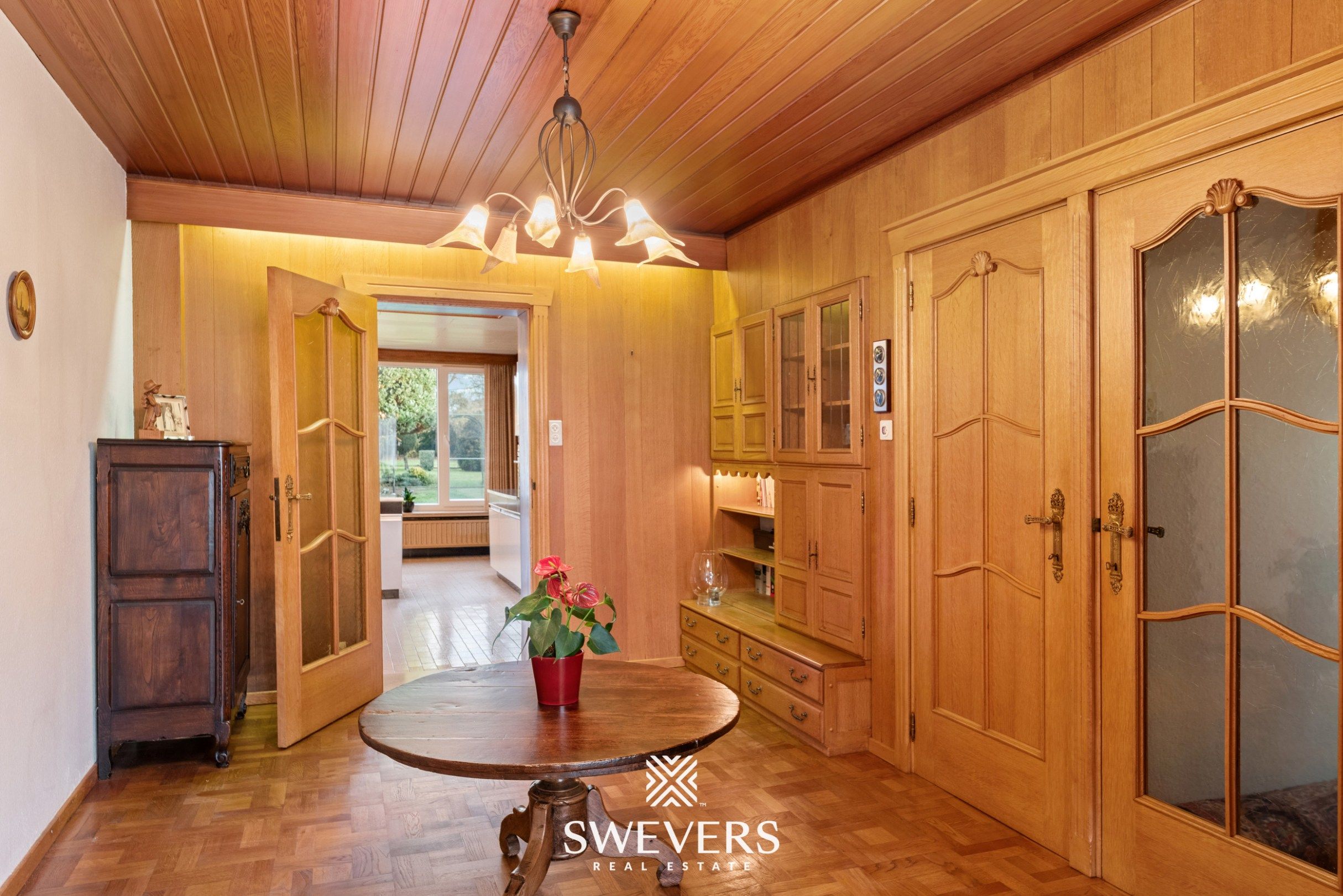 Woning met uitzonderlijk renovatiepotentieel op ruim en groen perceel nabij Zonhoven centrum foto 7