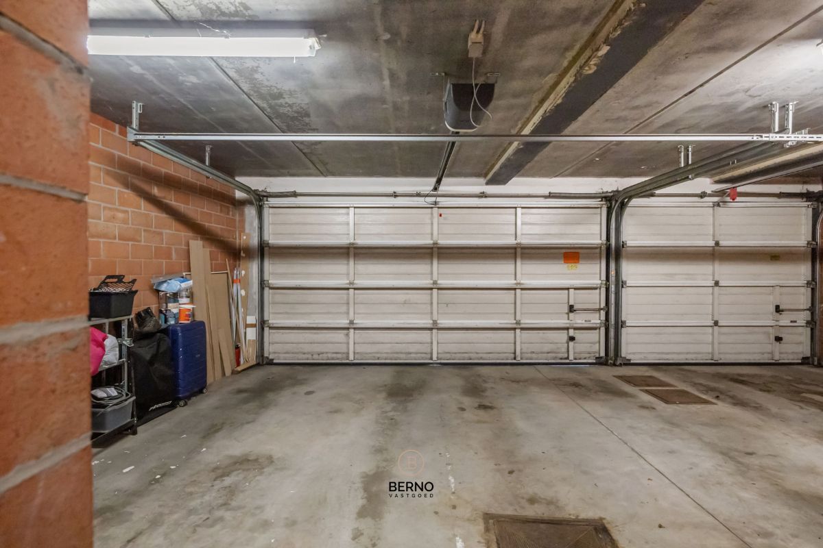 Knap gerenoveerd appartement mét garage foto 13