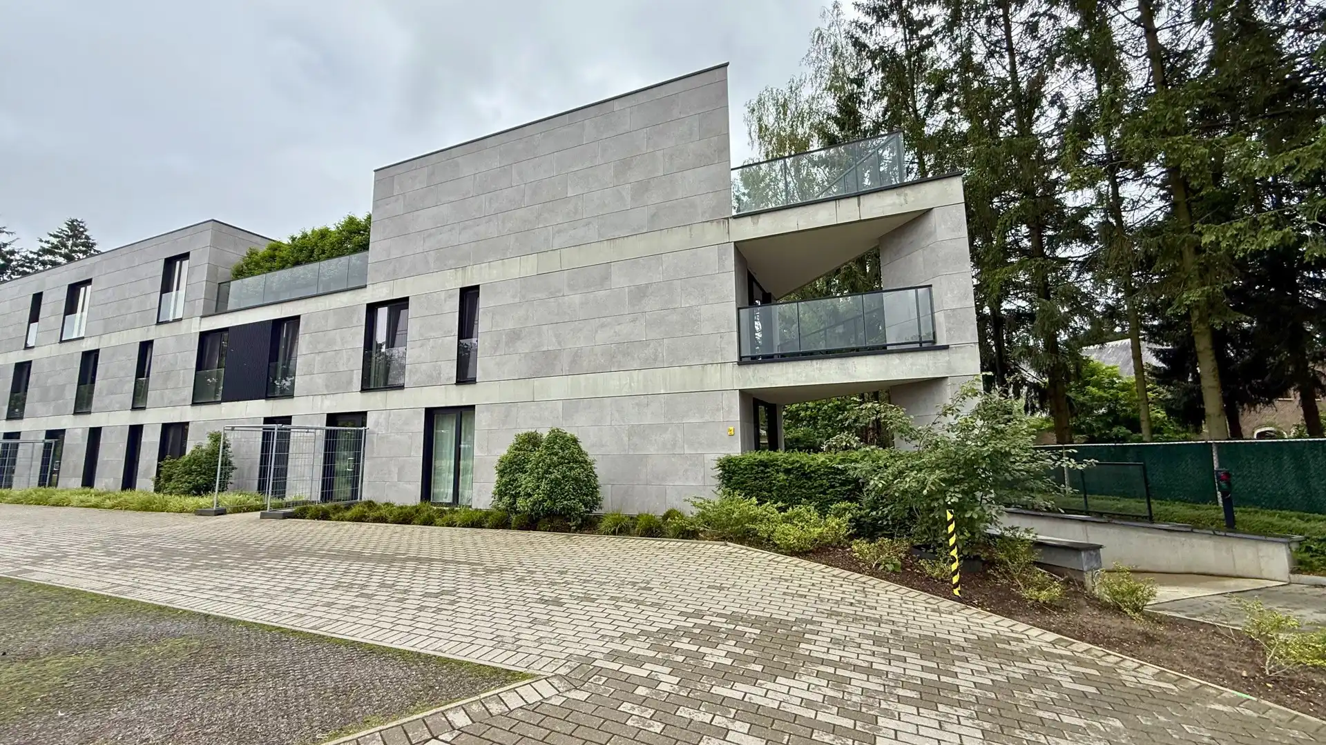 Gelijkvloers appartement foto {{pictureIndex}}