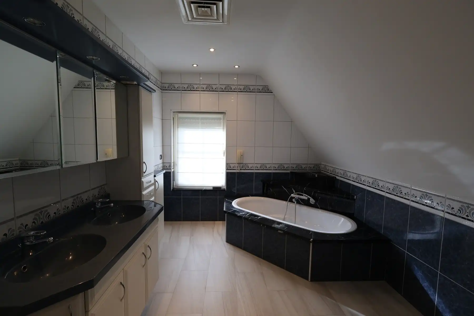 Een ruime gezinswoning met 3 slaapkamers op een perceel van 784m². foto 16