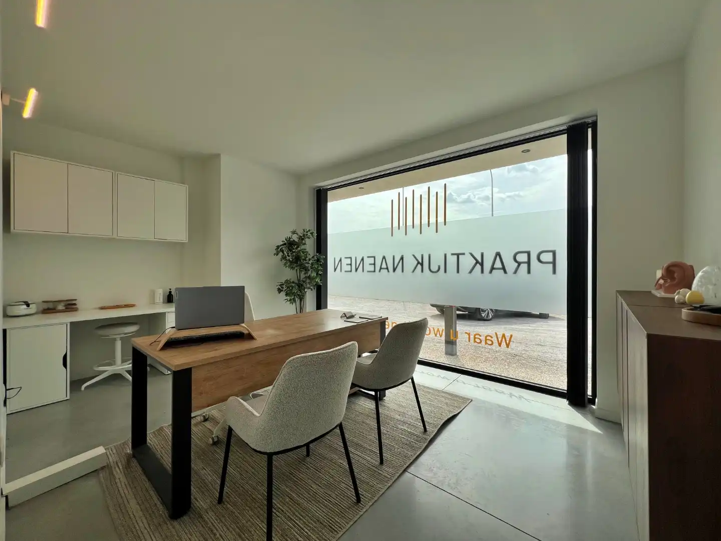 Instapklaar handelspand / praktijkruimte met uitstekende zichtbaarheid te Lievegem foto 5