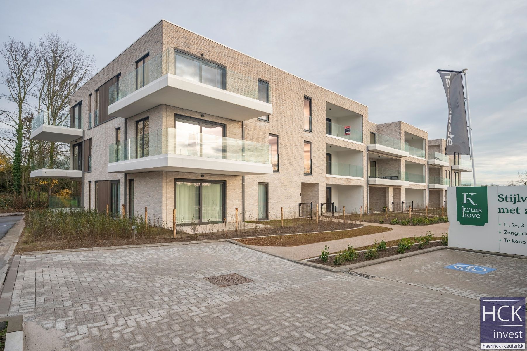 KRUISHOUTEM - Knap NIEUWBOUW APP. met 2 SLPK. en ruim zongeorienteerd terras foto {{pictureIndex}}