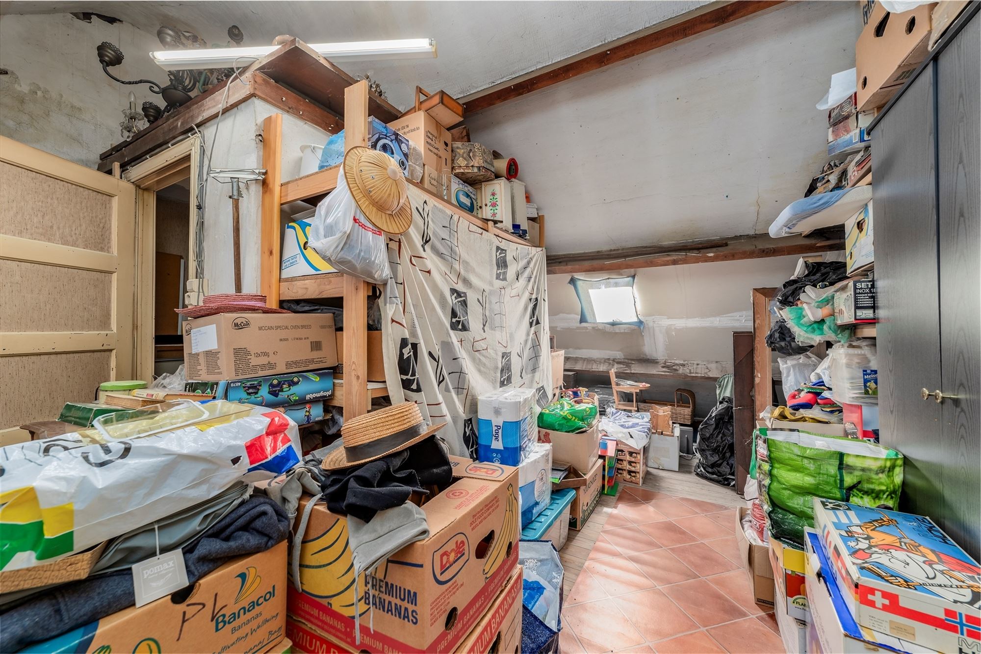 Te renoveren huis met drie slaapkamers en grote tuin foto 15