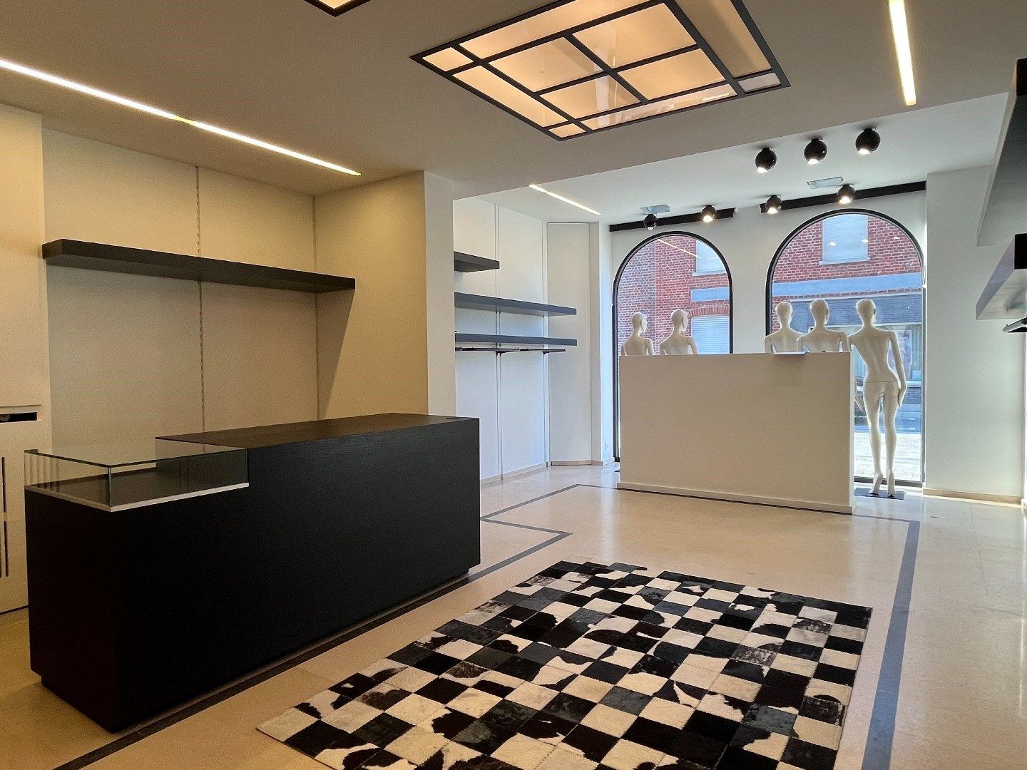 Handelspand te huur in centrum Kuurne! foto {{pictureIndex}}