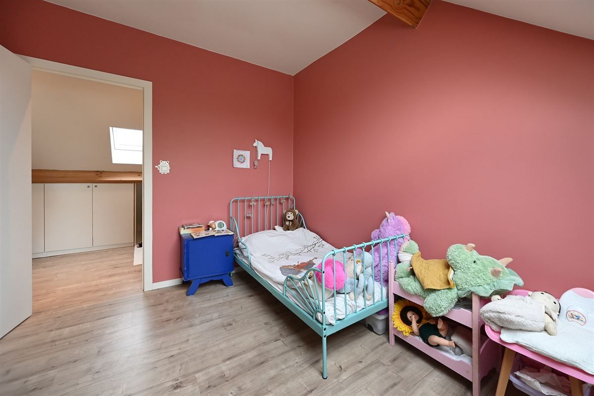 Geheel gerenoveerde gezinswoning met ruime garage foto 26