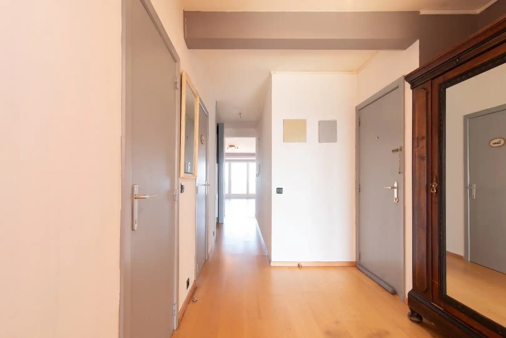 Lichtrijk appartement met panoramisch zeezicht aan de kust foto 7