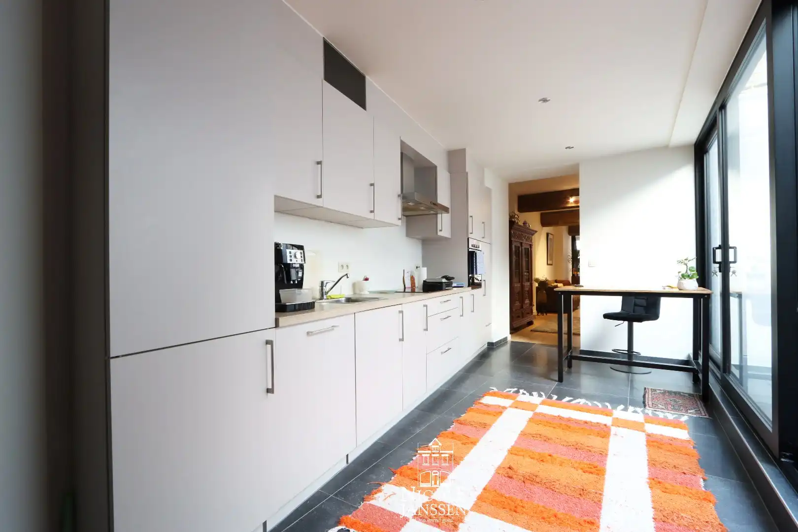 Trendy appartement met gezellig binnenterras en lift in het hartje van Maaseik foto 9