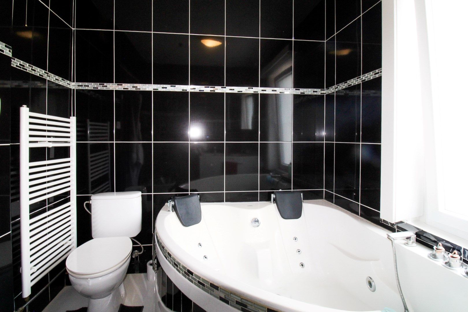 Verrassend ruime gezinswoning met energielabel B, vier slaapkamers en een uitgestrekte diepe tuin te koop in Sint-Niklaas! foto 20