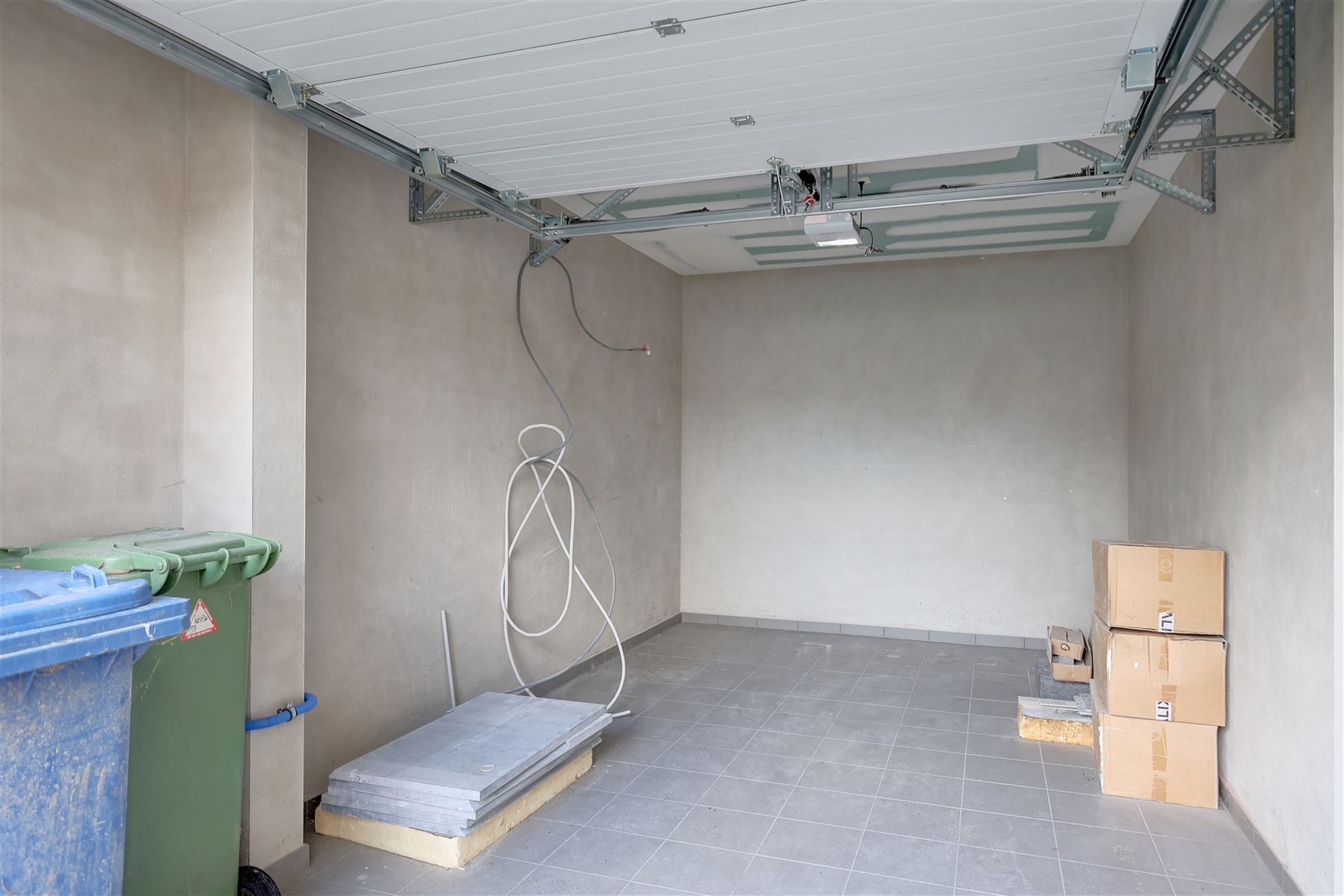 Ruime garagebox met optie intallatie laadpaal foto 3