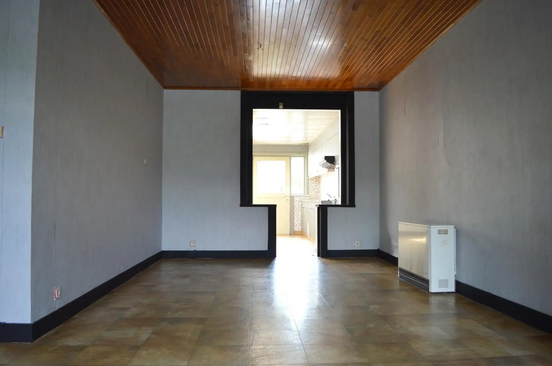 Te renoveren woning met 2 slaapkamers en tuin vlakbij te koop in Marke foto 3