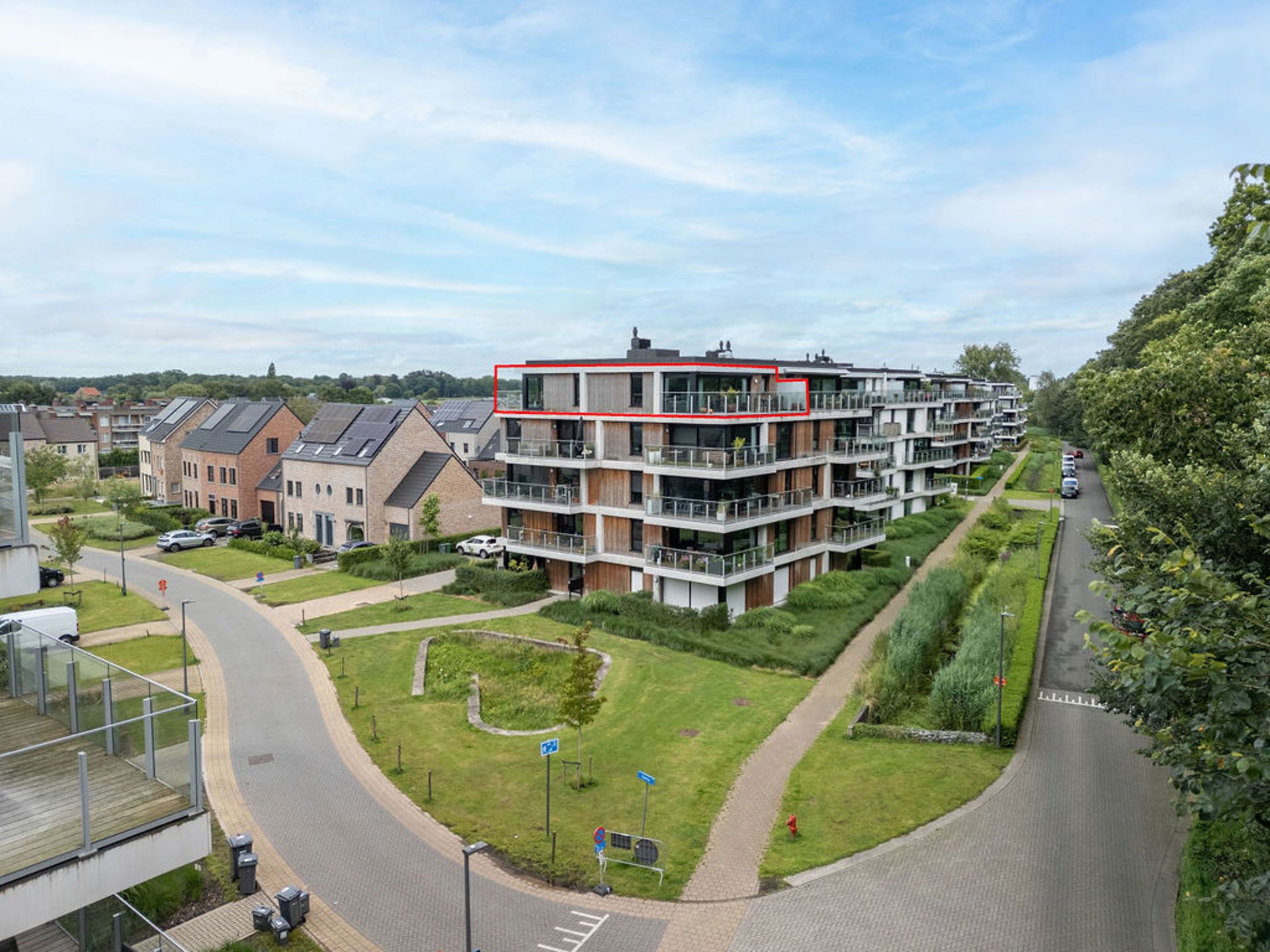 Energiezuinig luxe app met ruim terras en autostaanplaats. foto 2