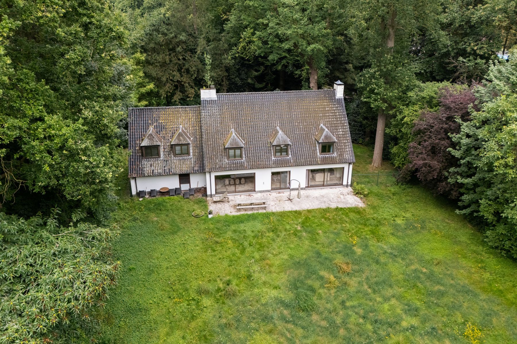 Uitzonderlijk landhuis op een exclusief perceel van 4.490 m² foto 2