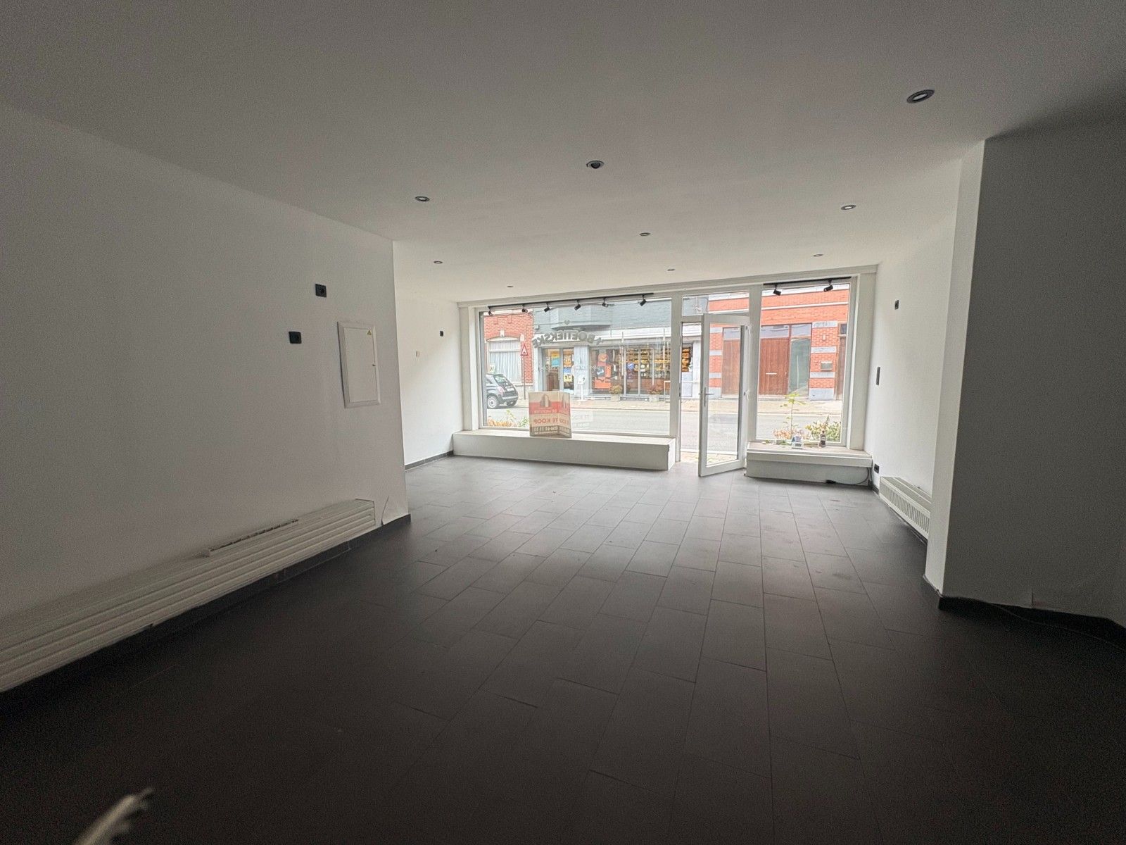 🏠 Vernieuwde gezinswoning met handelsgedeelte – renovatie 2022 foto 2
