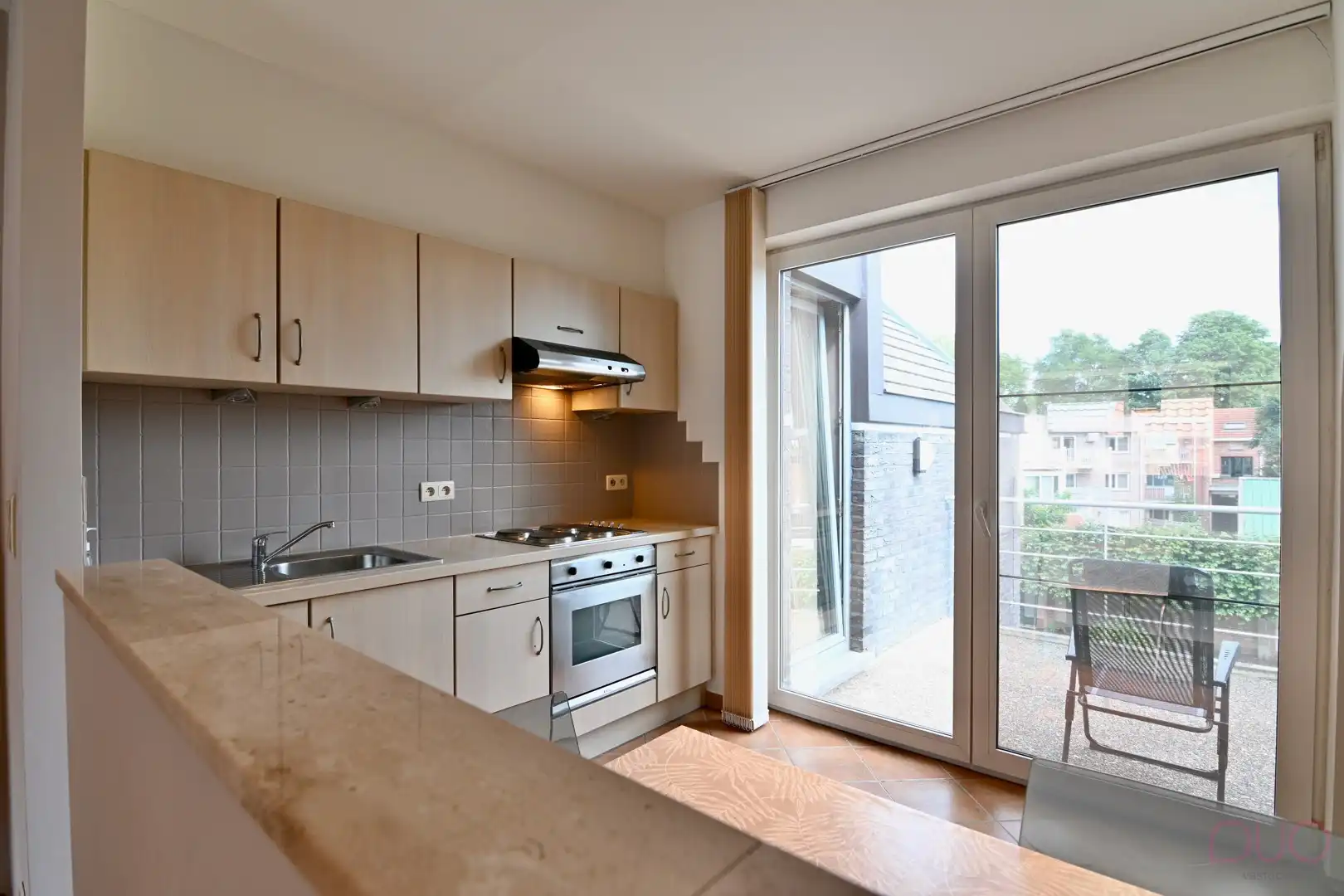 Instapklaar duplex appartement met terras en garagebox op toplocatie in Sint-Truiden foto 5