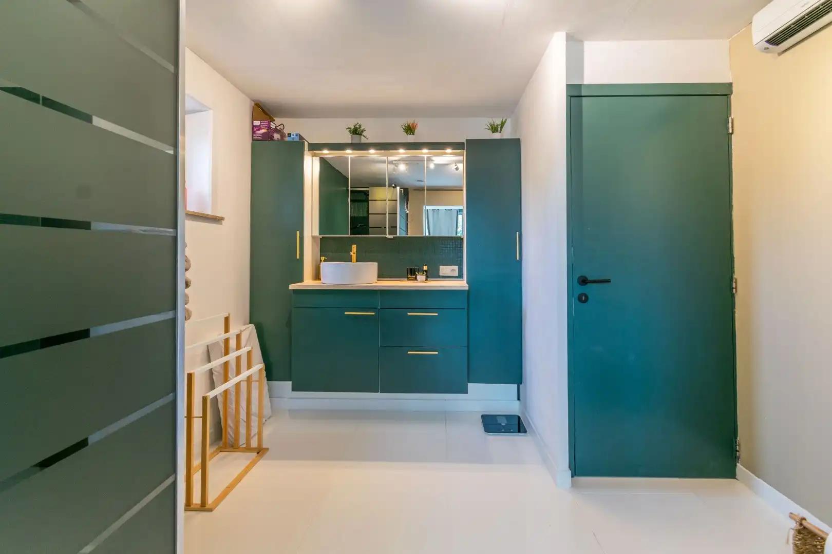 Een instapklare, heel aangename villa met oa. 3 grote slaapkamers! foto 13