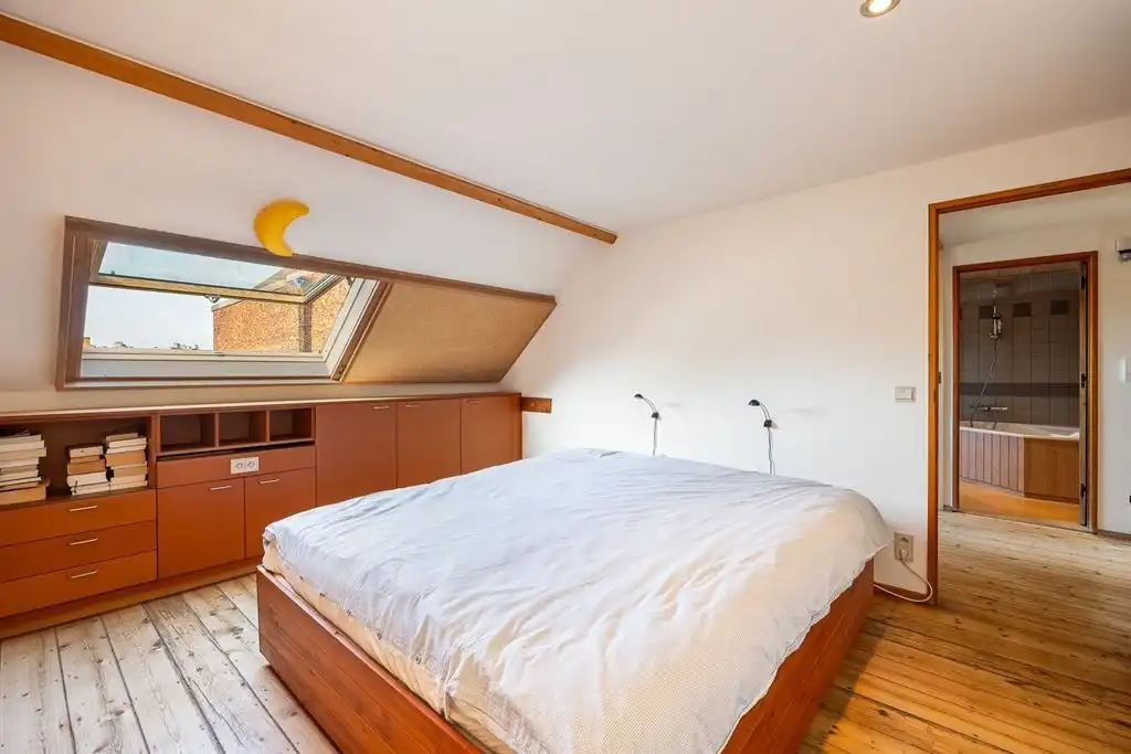 Ruime woning met dakterras en atelier foto 16