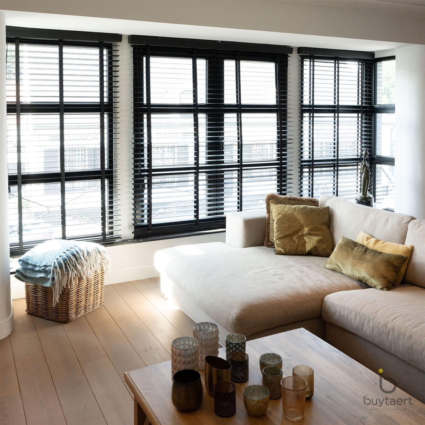 Véél ruimte, terras én tuin: lichtrijk 3 slaapkamer - triplex appartement in hartje Schilde! foto 3