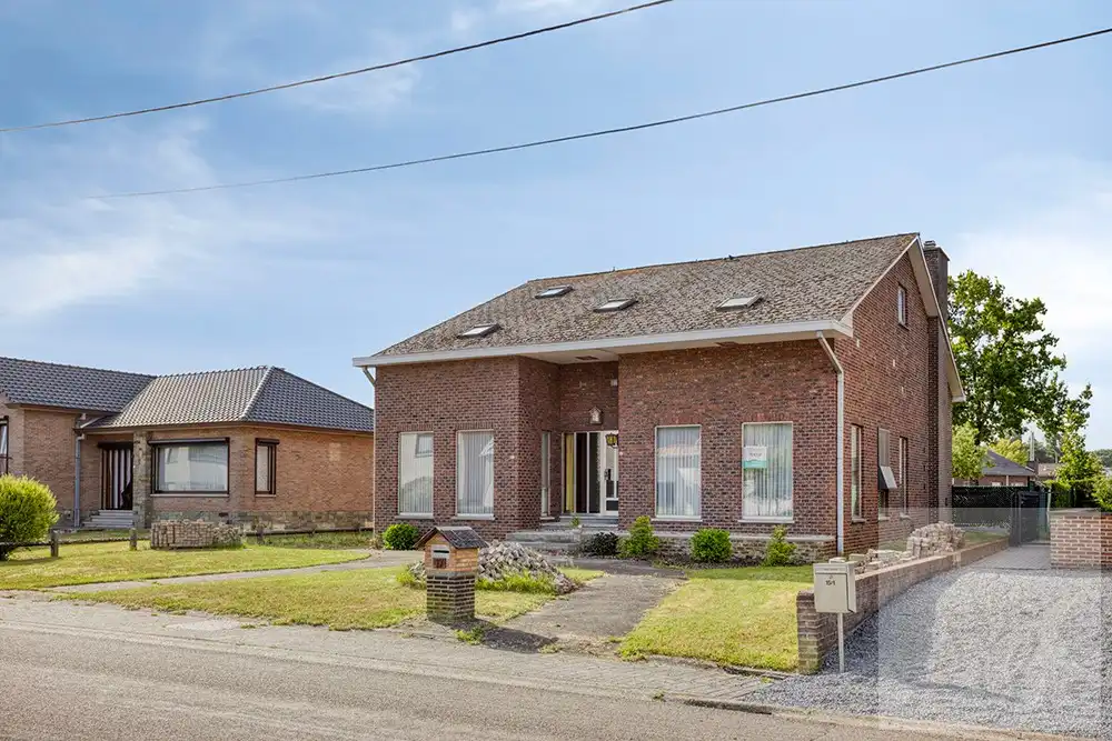 Ruime woning (met 2 huisnummers)te koop aan de Grotestraat in Herk-de-Stad - Ideaal voor diegenen die op zoek zijn naar ruimte en mogelijkheden of een klein investeringsproject! foto 4