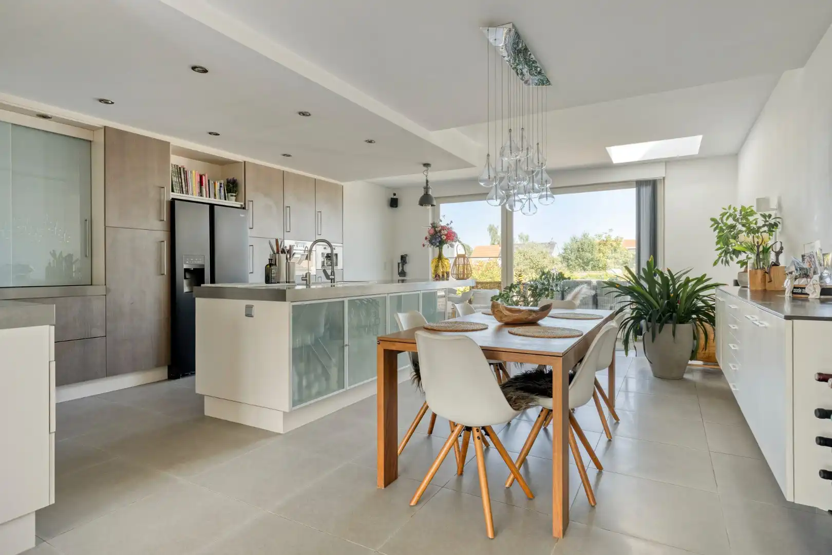 Mooie bel-etage woning van 234 m² bew.opp. op 344 m² grond. foto 4