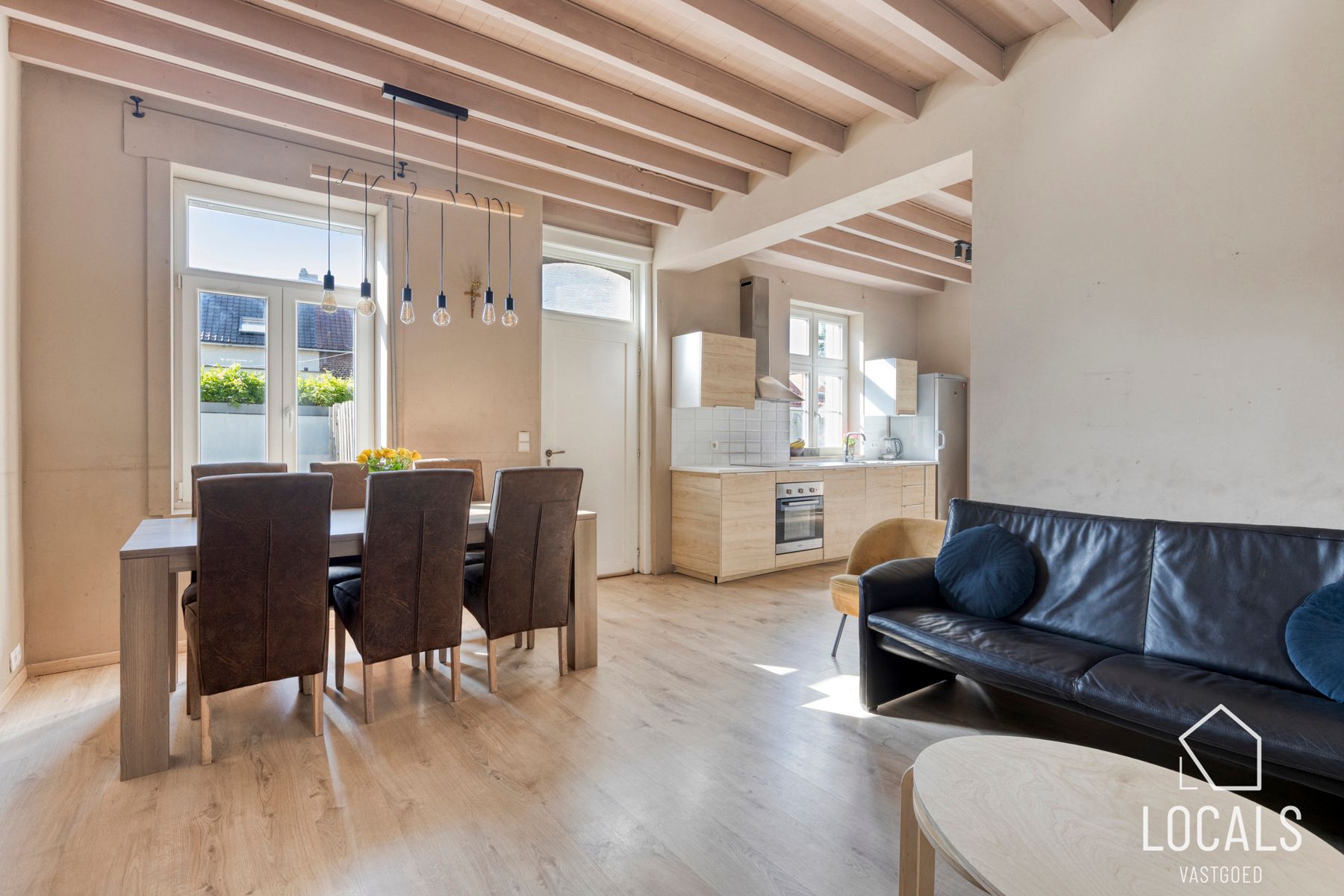 Op te frissen woning in het centrum van Liedekerke foto 4