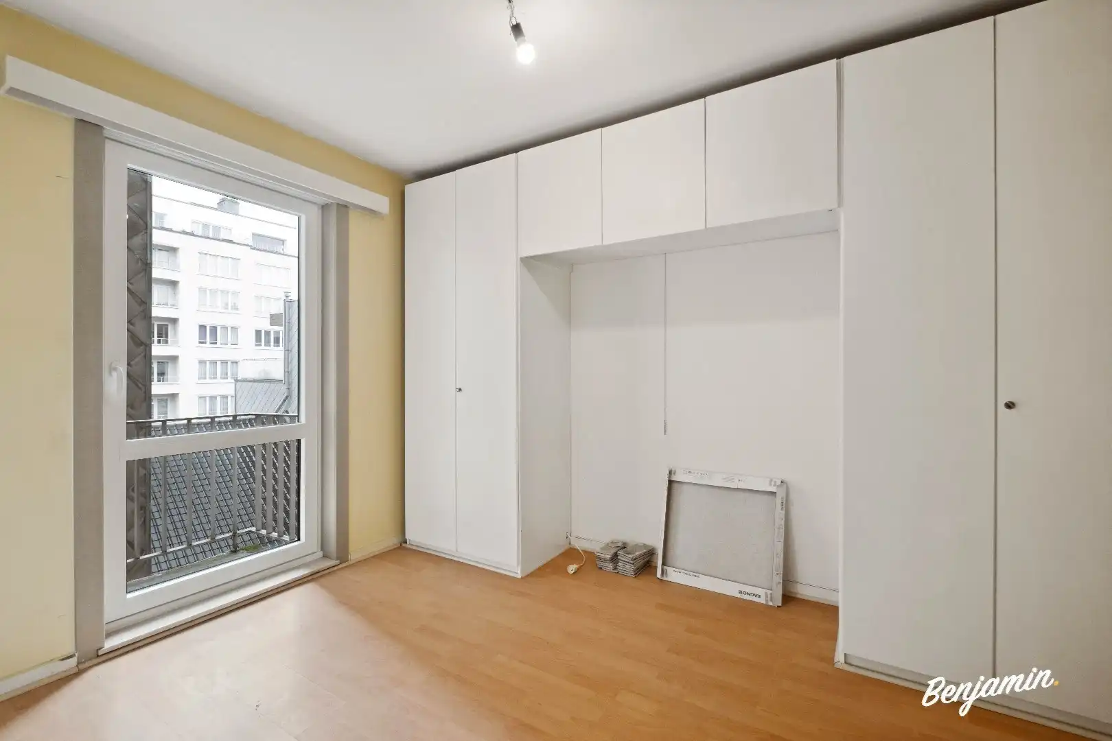 Instapklaar appartement met 2 slaapkamers, balkon en berging op centrale ligging in Oostende foto 7