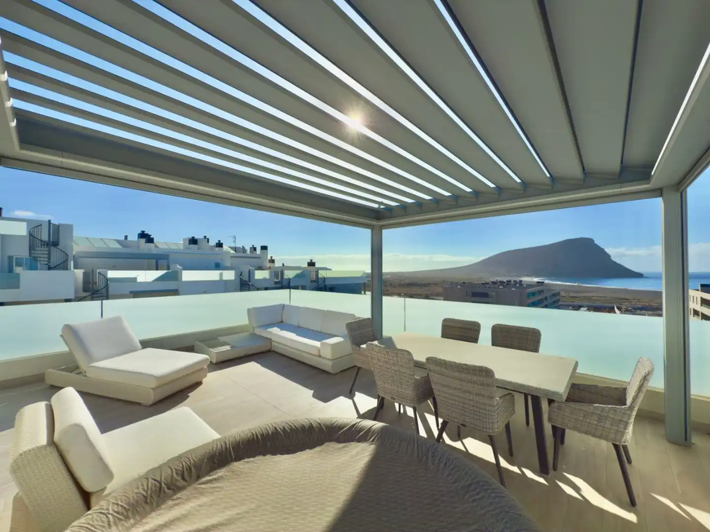 Elegante penthouse aan zee met privé dakterras in La Tejita foto 2
