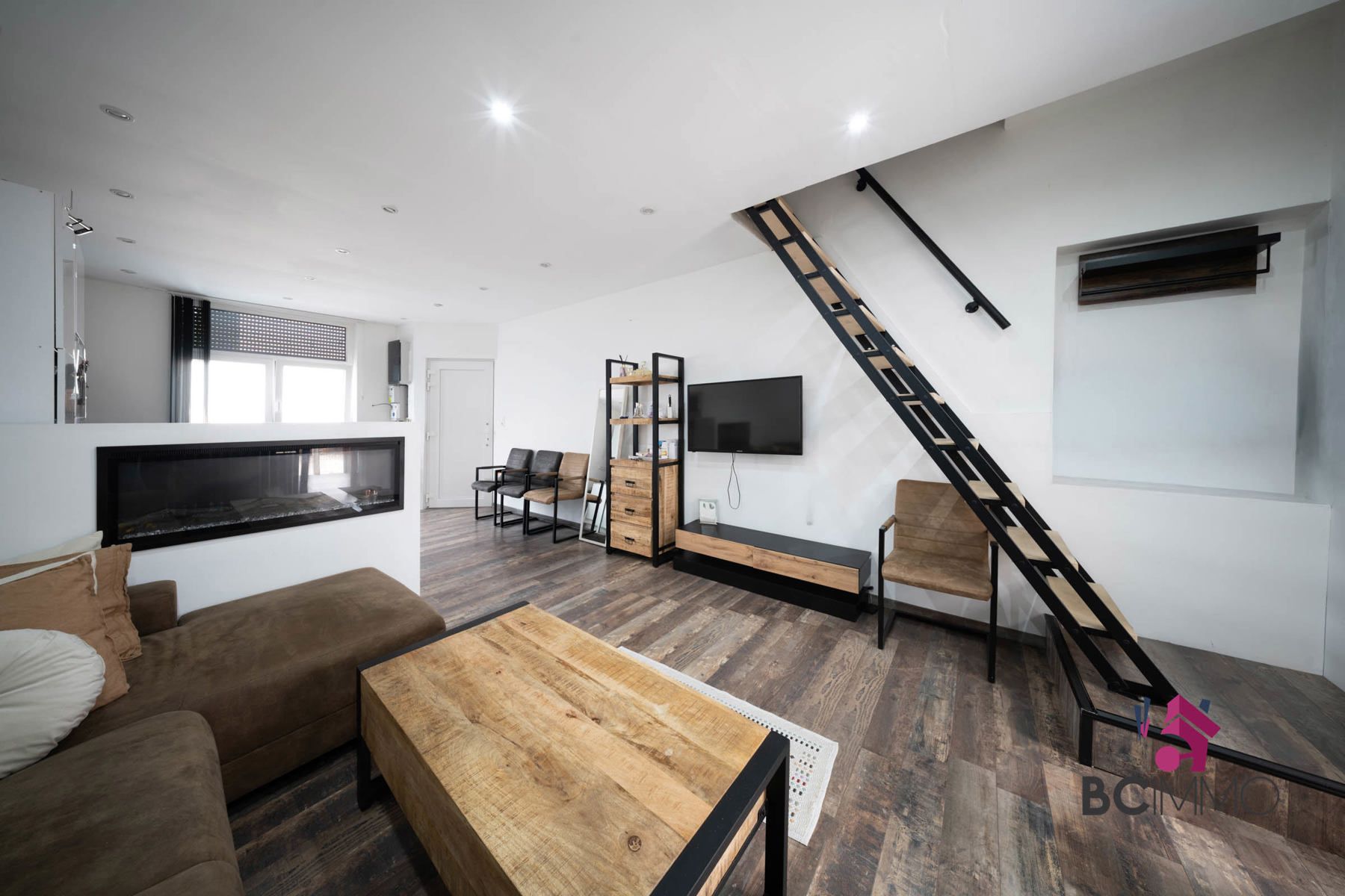 Gerenoveerde rijwoning op gunstige locatie foto 5