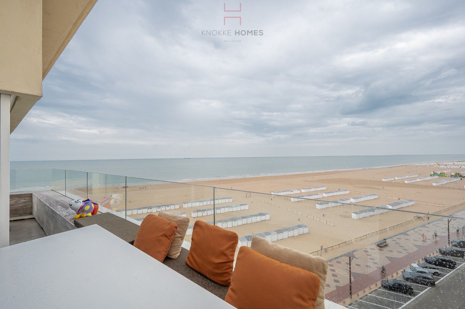 Uitzonderlijk, ruim hoekappartement met 5 slaapkamers op het Albertstrand foto 9