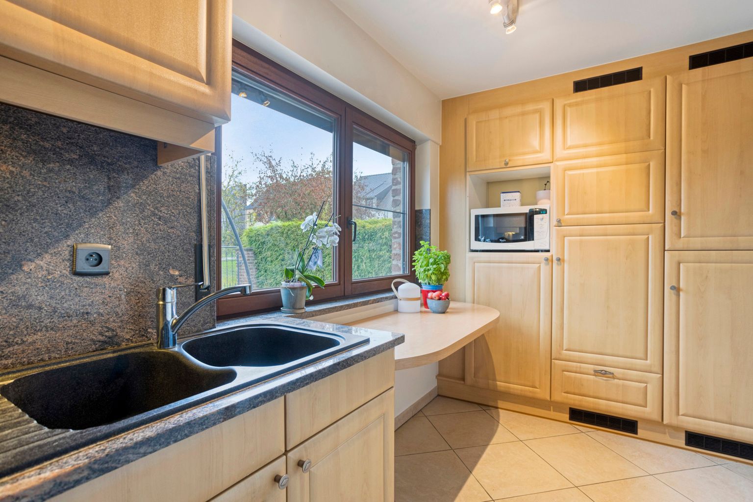 KARAKTERVOLLE DUBBELWOONST IN EEN DOODLOPENDE STRAAT foto 7