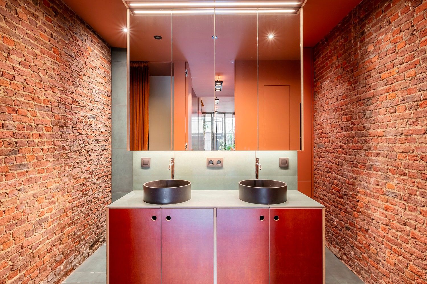 Karaktervolle erfgoedwoning op topligging tegenover de Sint-Gummaruskerk. foto 11