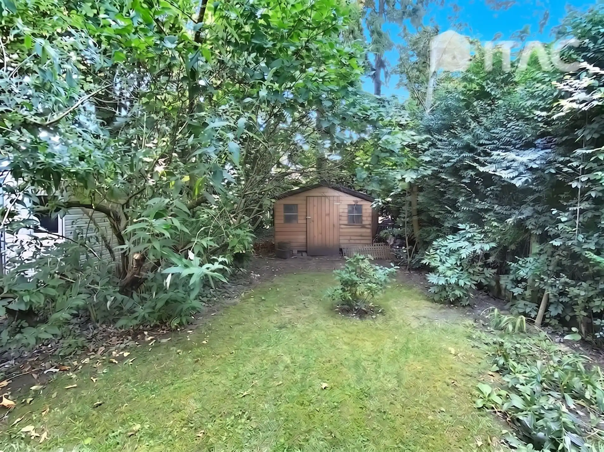 Huis met garage, 3 slpk. en leuke tuin foto 9