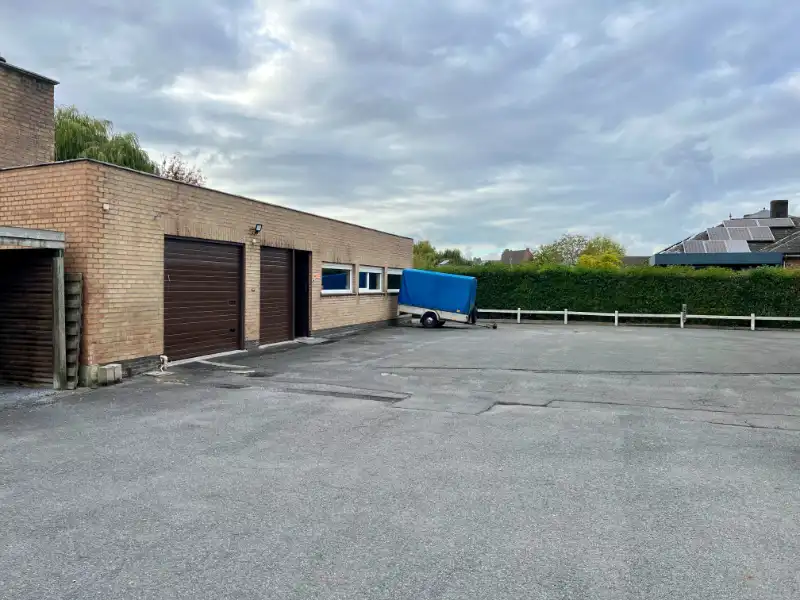 BEDRIJFSGEBOUW - OPSLAGRUIMTE 520 m² MET PARKING foto 2