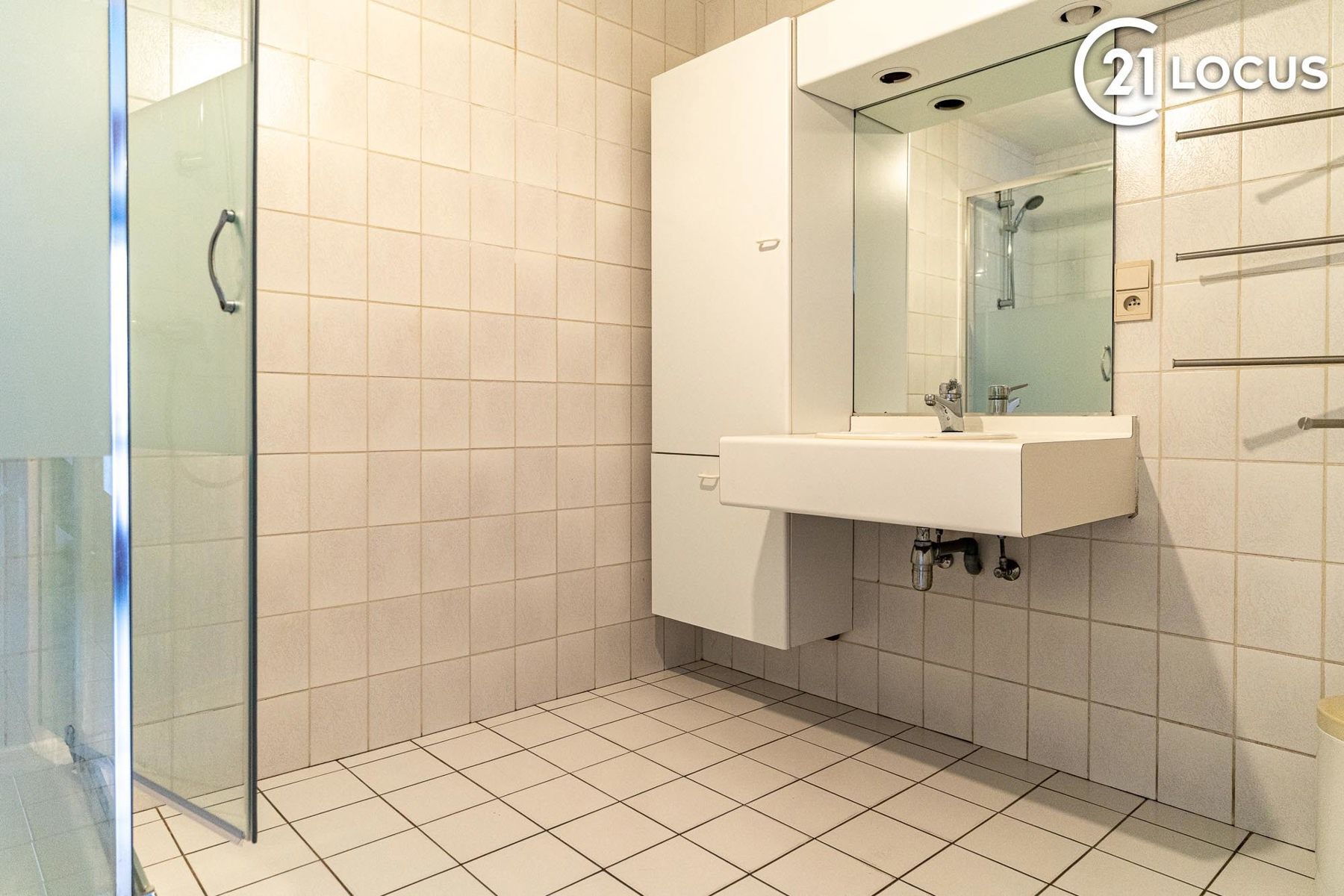 Ruime woning in rustige buurt te Zwijndrecht - 5 slaapkamers foto 14