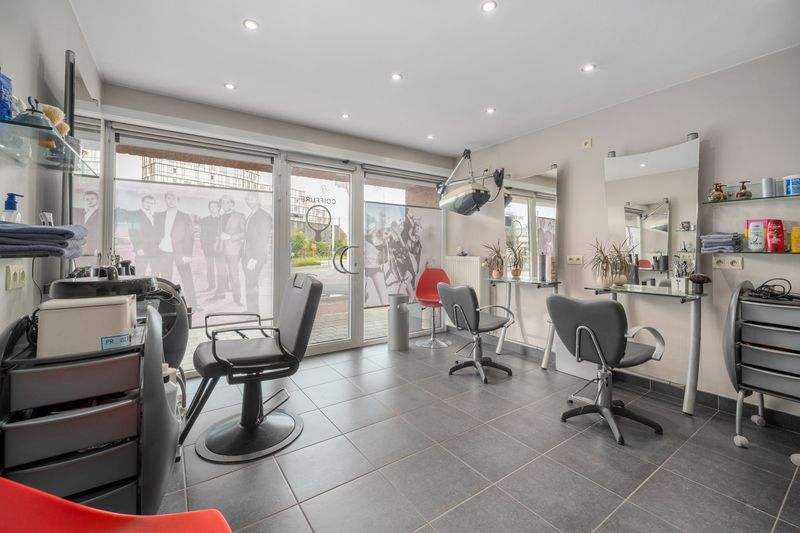 Roeselare-Centrum – Luxueus appartement met commerciële mogelijkheid foto 8