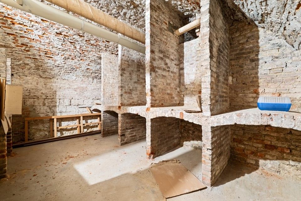 ICONISCH HANDELSPAND MET LUXUEUZE WOONST OP DE GROTE MARKT VAN SINT-TRUIDEN foto 47