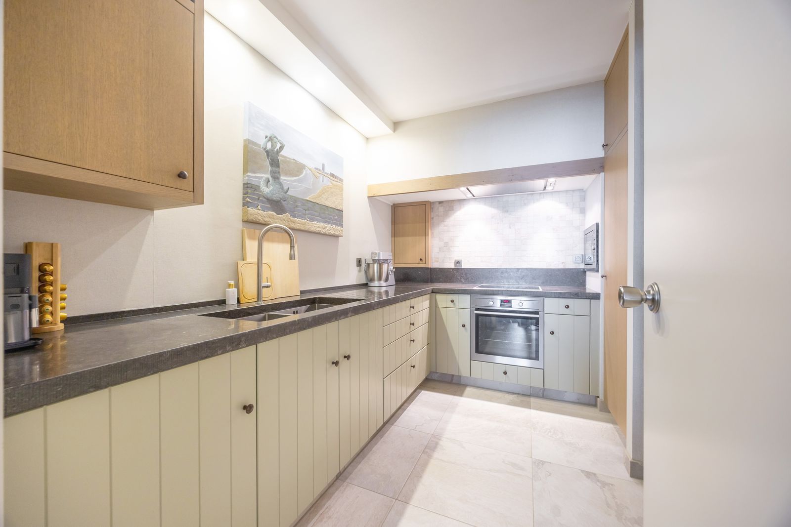 Stijlvol en ruim appartement met 1 slpk pal aan het strand foto 5