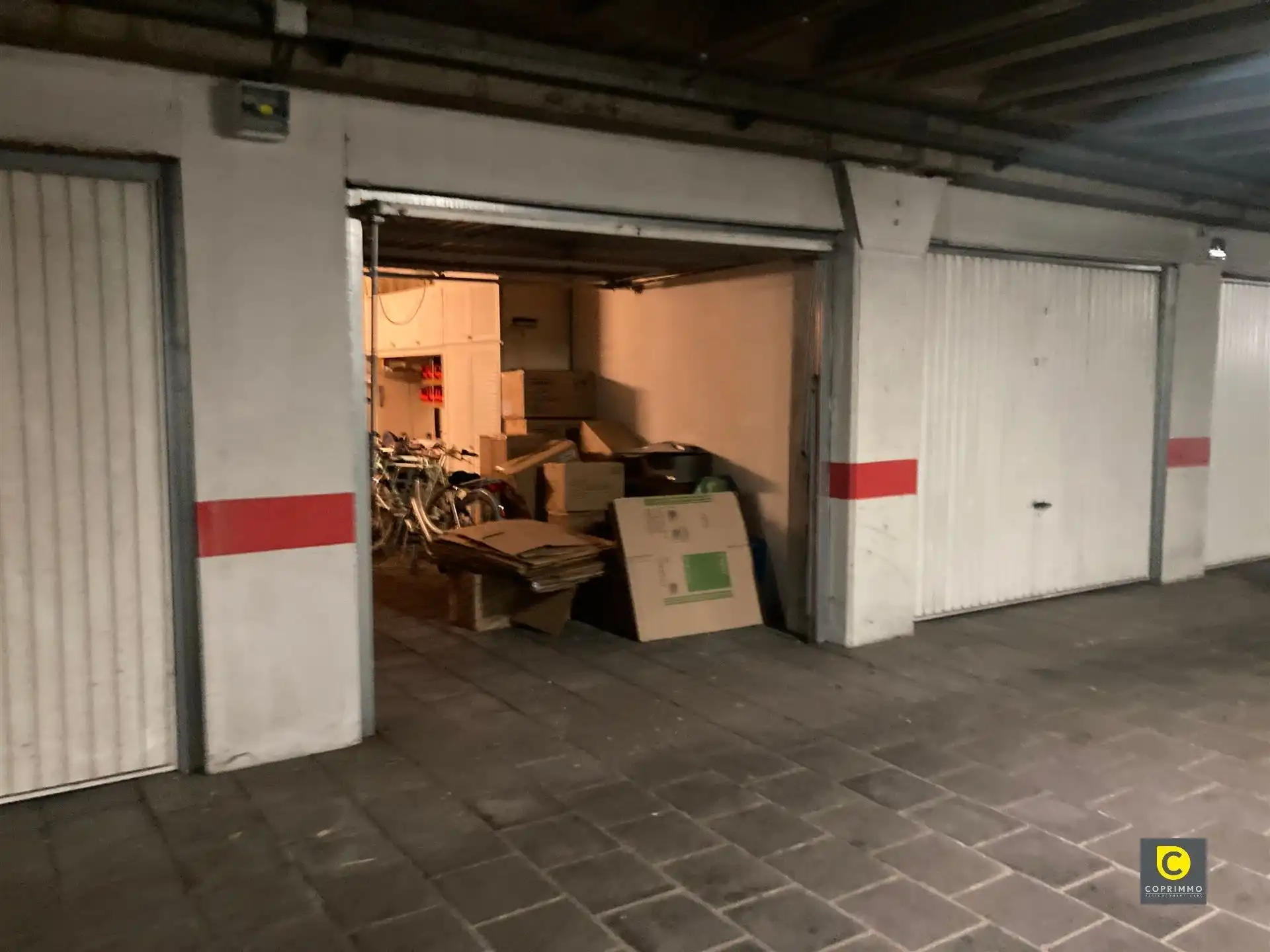 Ruime ondergrondse garagebox met elektrische poort! foto 2