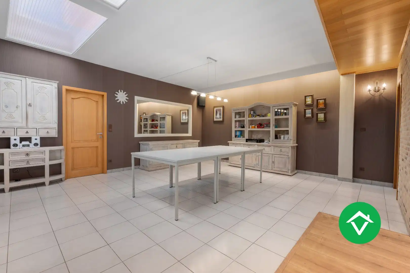 Veelzijdig handelspand met woonst en twee verhuurde appartementen in centrum Aartrijke foto 11