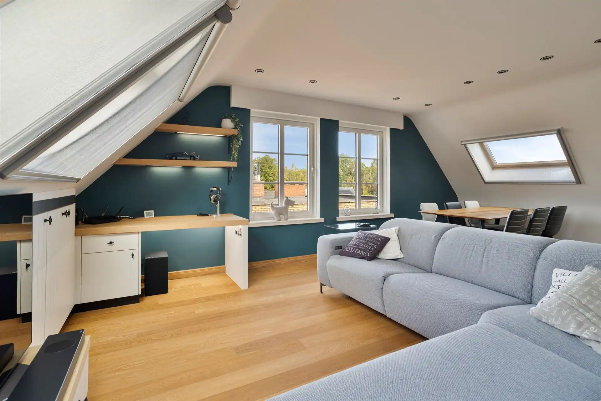 Instapklaar appartement met 2 slpk's, terras, garage en berging! foto 4