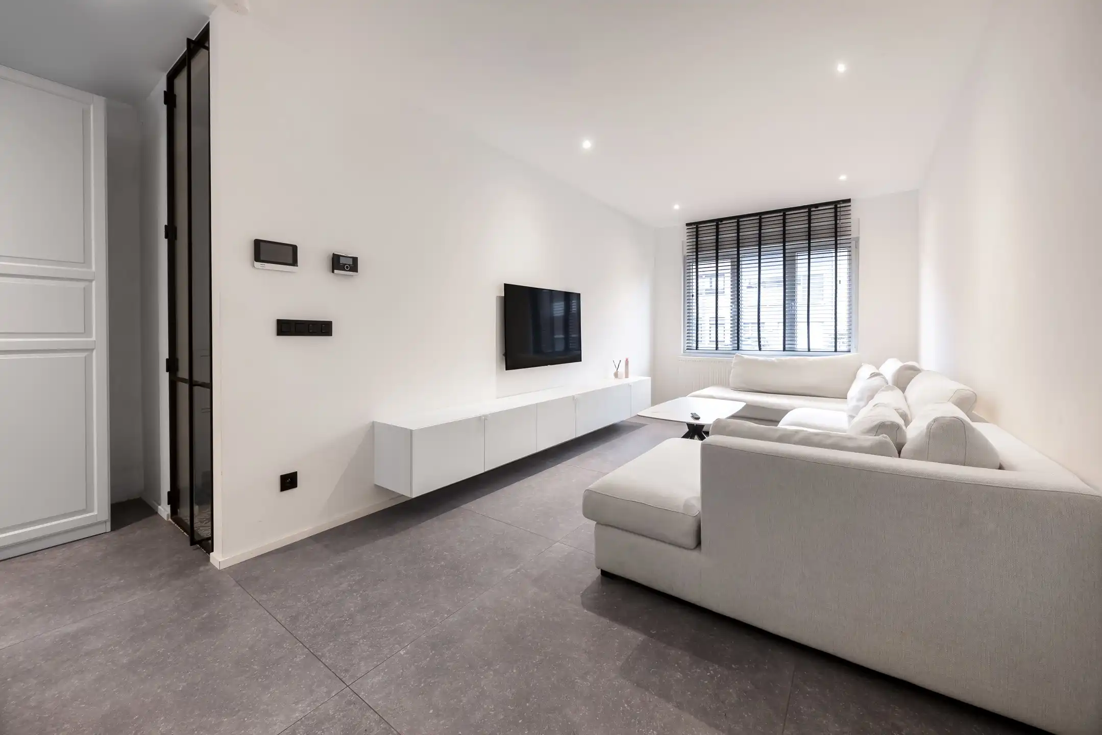 Volledig gerenoveerde woning in het hart van Wijnegem foto 5