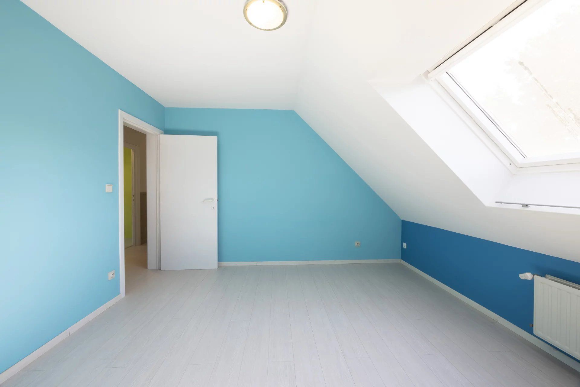 Ruim appartement met 4 slaapkamers, groot terras, tuin en garage. foto 18