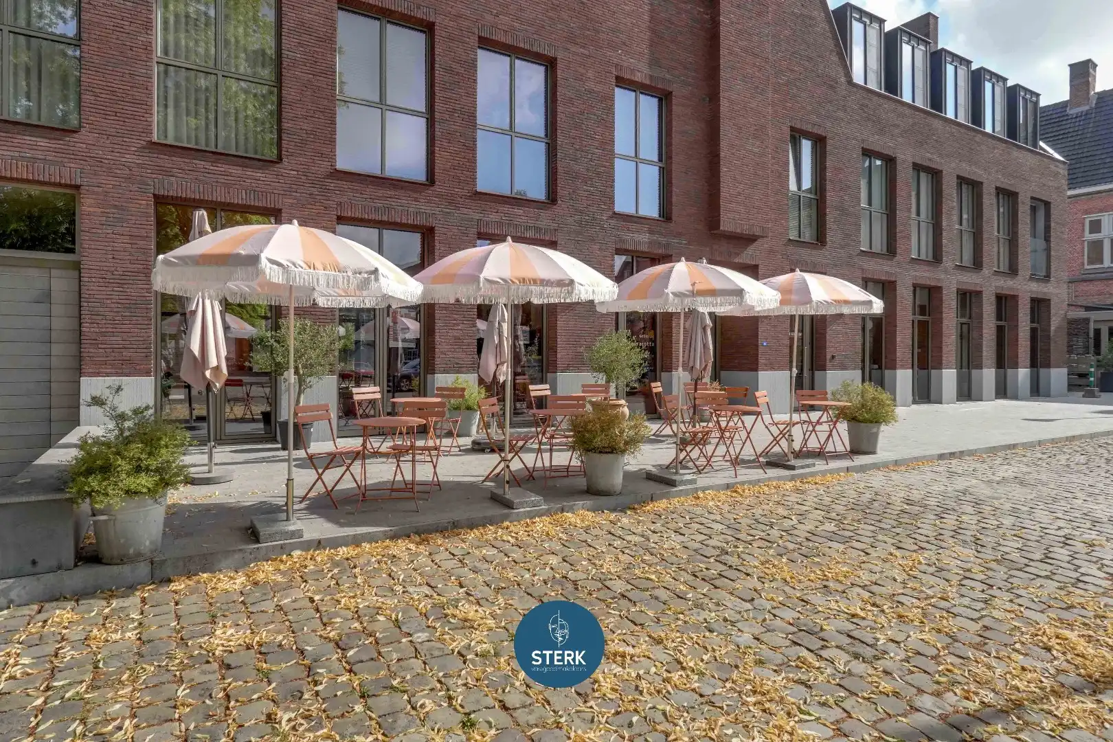 HANDELSPAND GELEGEN OP EEN GUNSTIGE LOCATIE TE OUD-REKEM !  foto 16