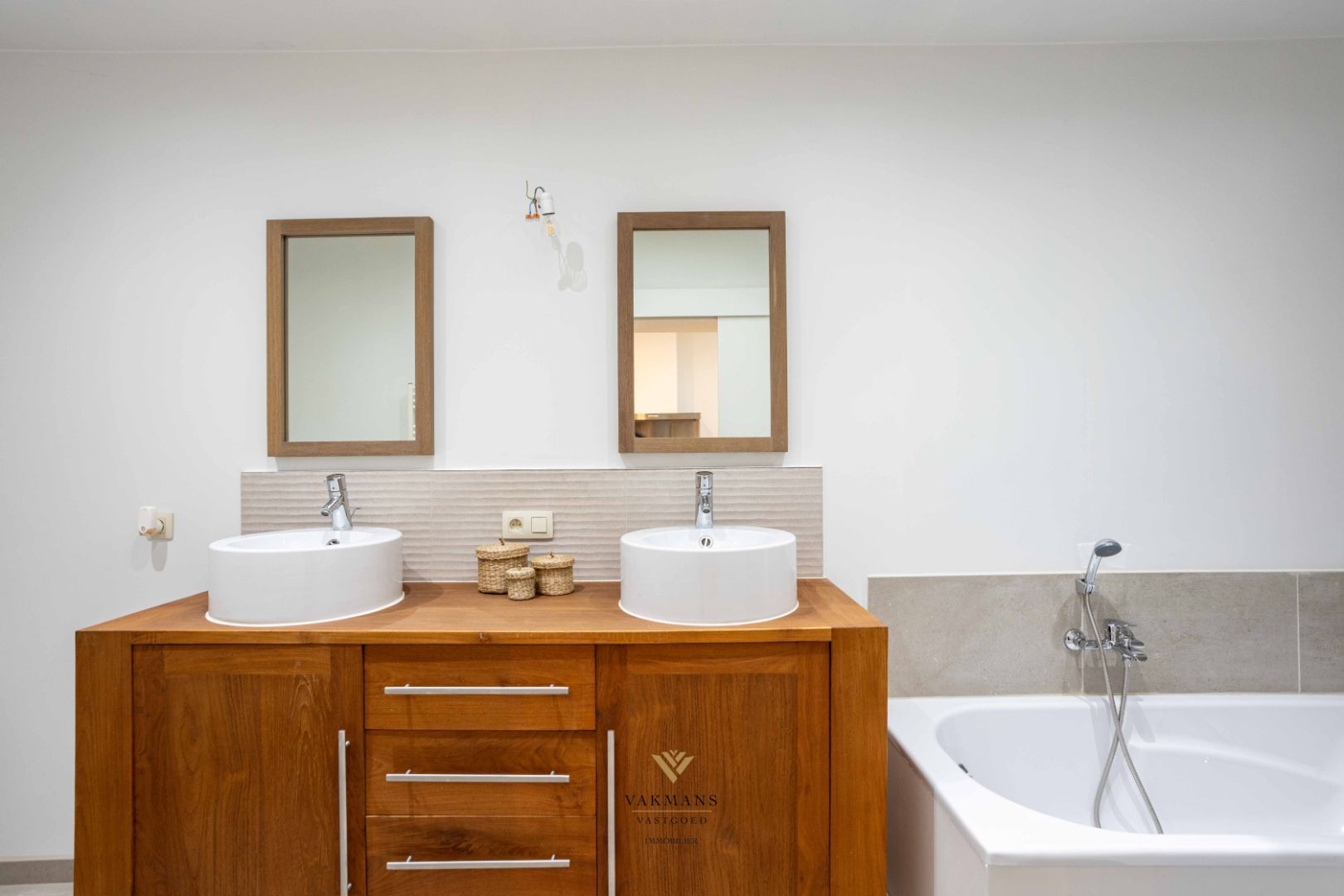 Prachtige gerenoveerde woning met 3 slaapkamers en tuin foto 29